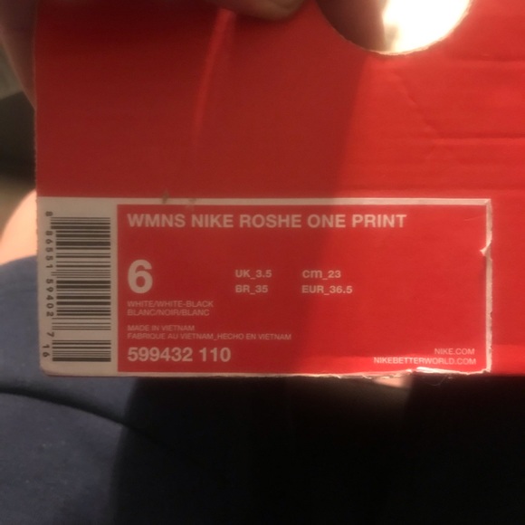 Nike Women’s Roshe One Print Running Shoes - Picture 5 of 5